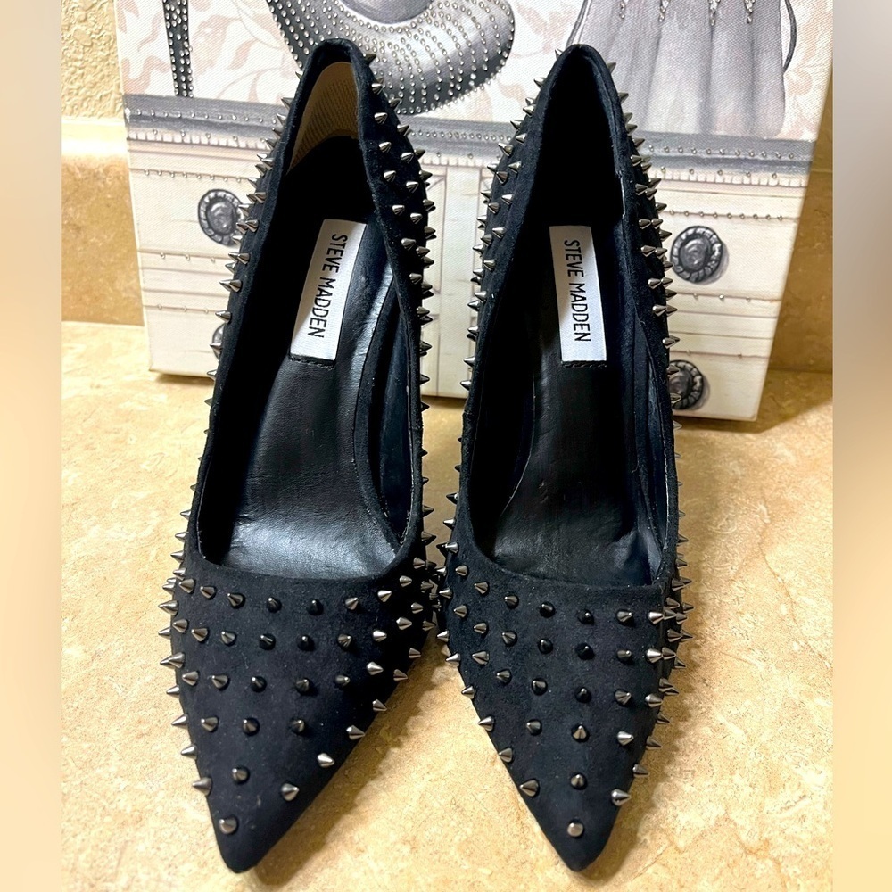 Steve Madden Women’s Daisie Studded Spiked Suede Pointed Toe Size 7.5M, Black - Picture 2 of 13